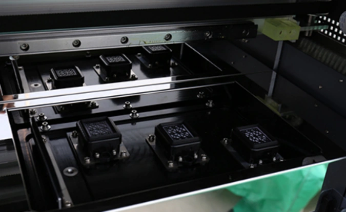 Внутренние компоненты высокоскоростного текстильного принтера сублимации теплопередачи CF-3000